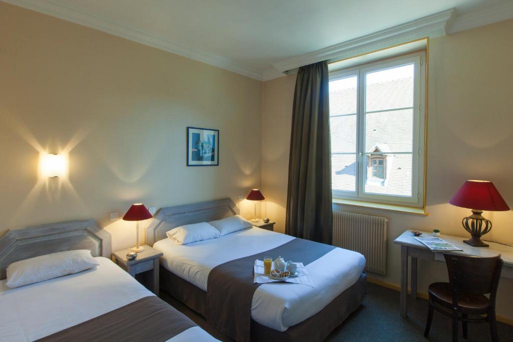 Le Corbeau Hotel Auxonne Room photo